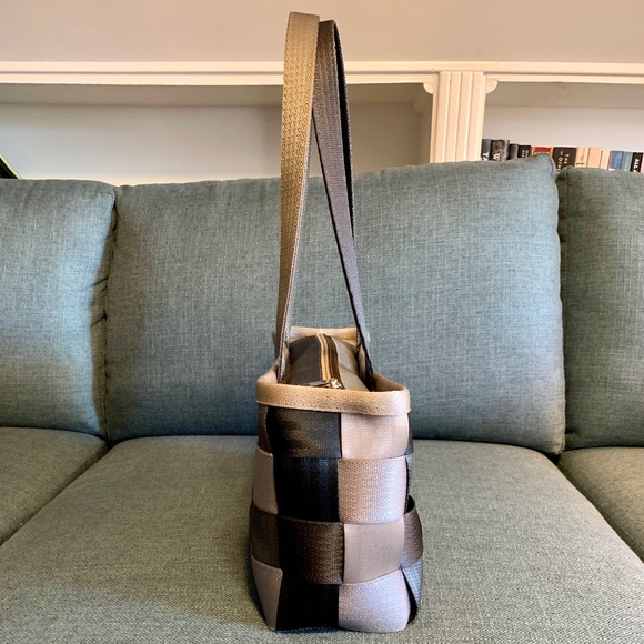 Harvey's Seatbelt Bag: Treecycle Large Satchel - Picture 2 of 8